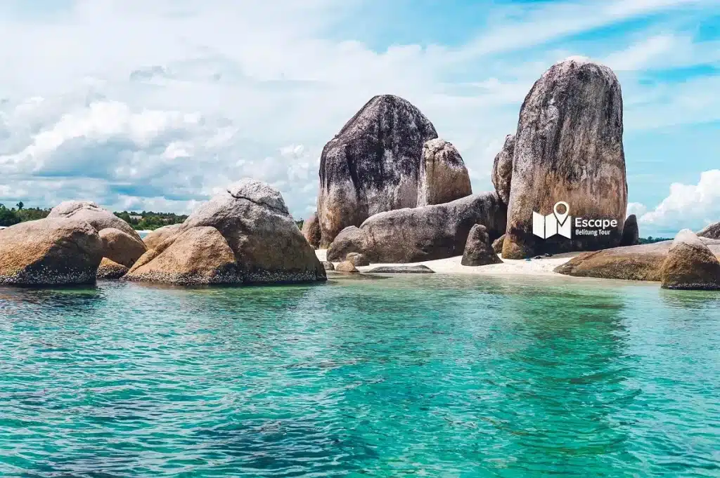 Pulau Batu Berlayar Belitung